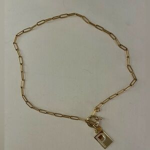 Mint & Lilly gold “P” necklace